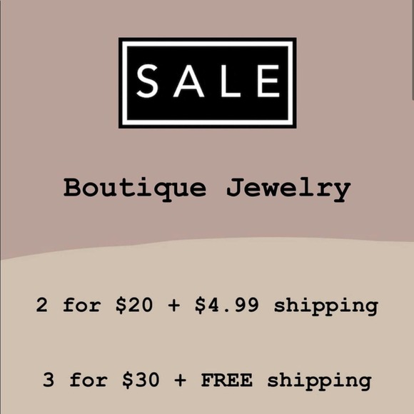 Dainty Light Purple Flower Stud Earrings - Picture 5 of 5